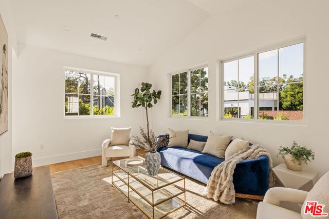 5109 Genesta Avenue, Encino, CA 91316