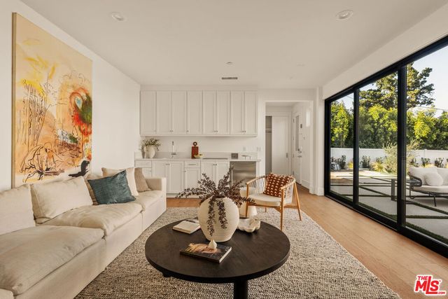 5109 Genesta Avenue, Encino, CA 91316