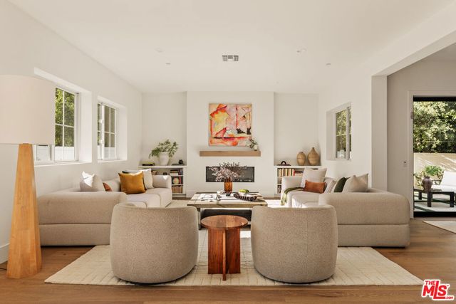 5109 Genesta Avenue, Encino, CA 91316