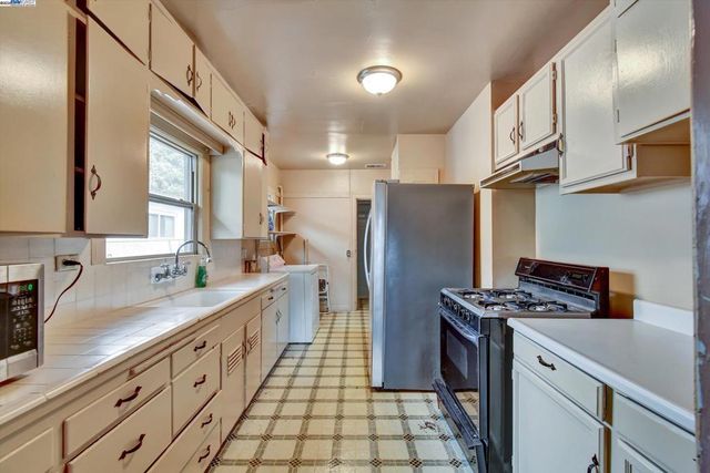 3350 Brookdale Avenue, Oakland, CA 94602