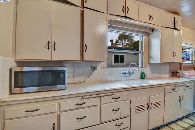 3350 Brookdale Avenue, Oakland, CA 94602