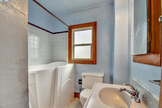 3350 Brookdale Avenue, Oakland, CA 94602