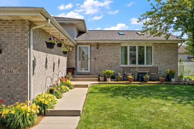 7531 E 106th Avenue, Crown Point, IN 46307