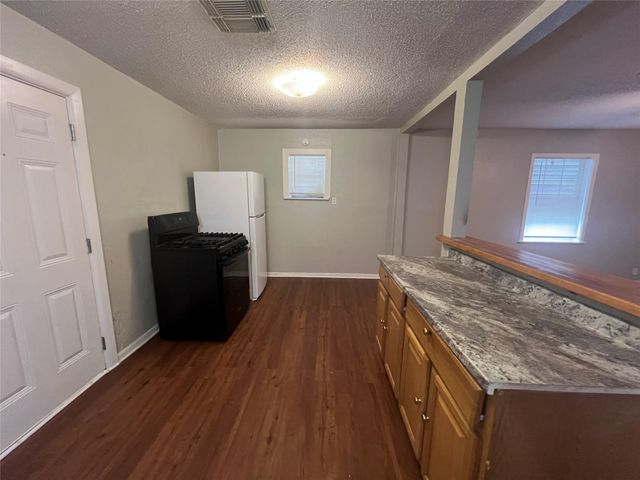 5501 Menard Avenue, Galveston, TX 77551
