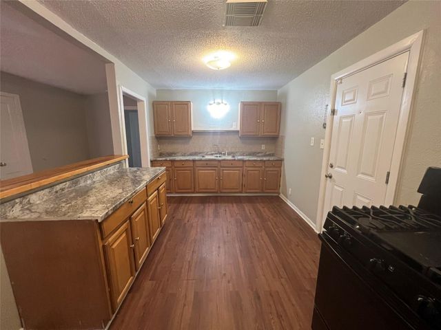 5501 Menard Avenue, Galveston, TX 77551