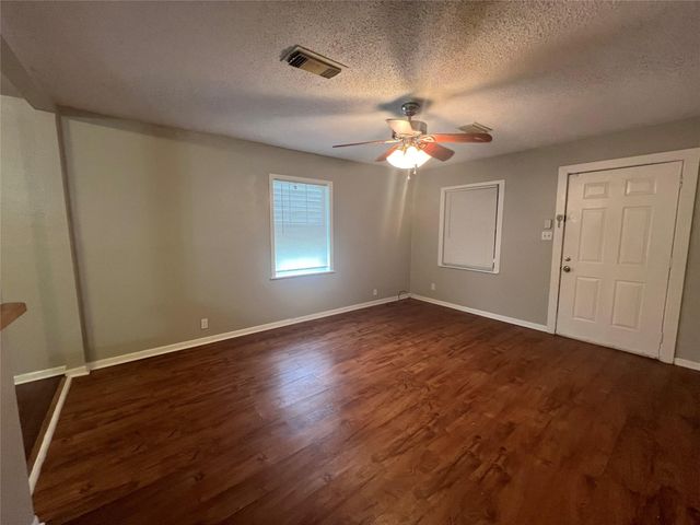 5501 Menard Avenue, Galveston, TX 77551
