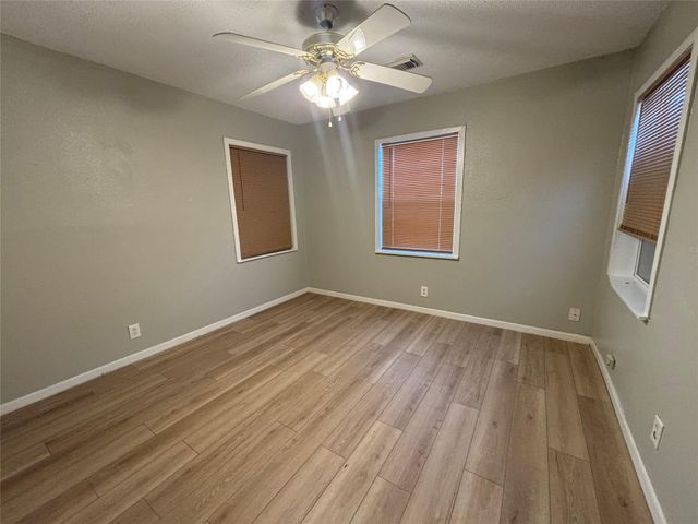 5501 Menard Avenue, Galveston, TX 77551