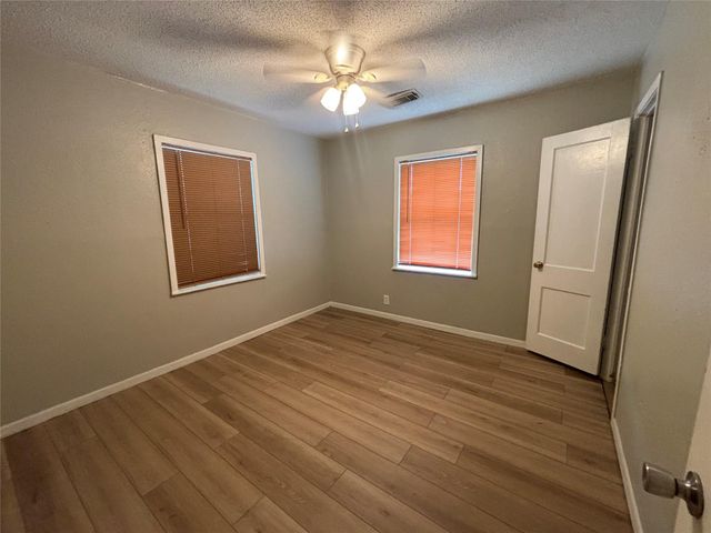 5501 Menard Avenue, Galveston, TX 77551