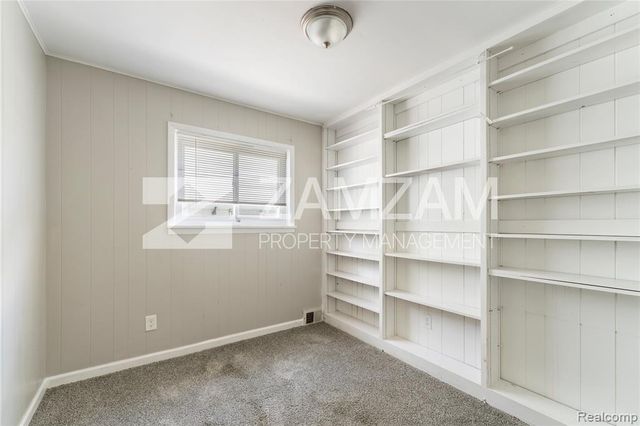 8233 Stephens, Center Line, MI 48015