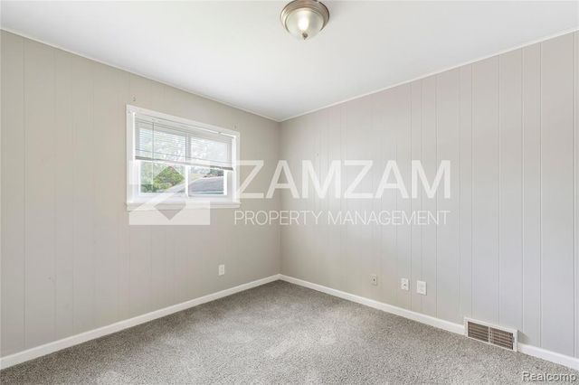 8233 Stephens, Center Line, MI 48015