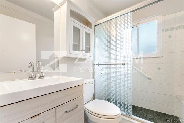 8233 Stephens, Center Line, MI 48015