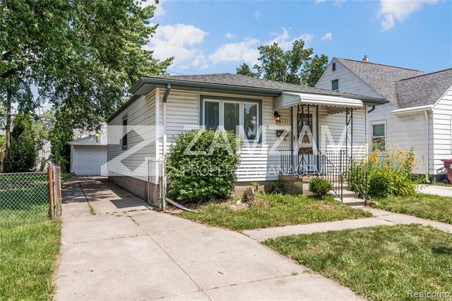 8233 Stephens, Center Line, MI 48015