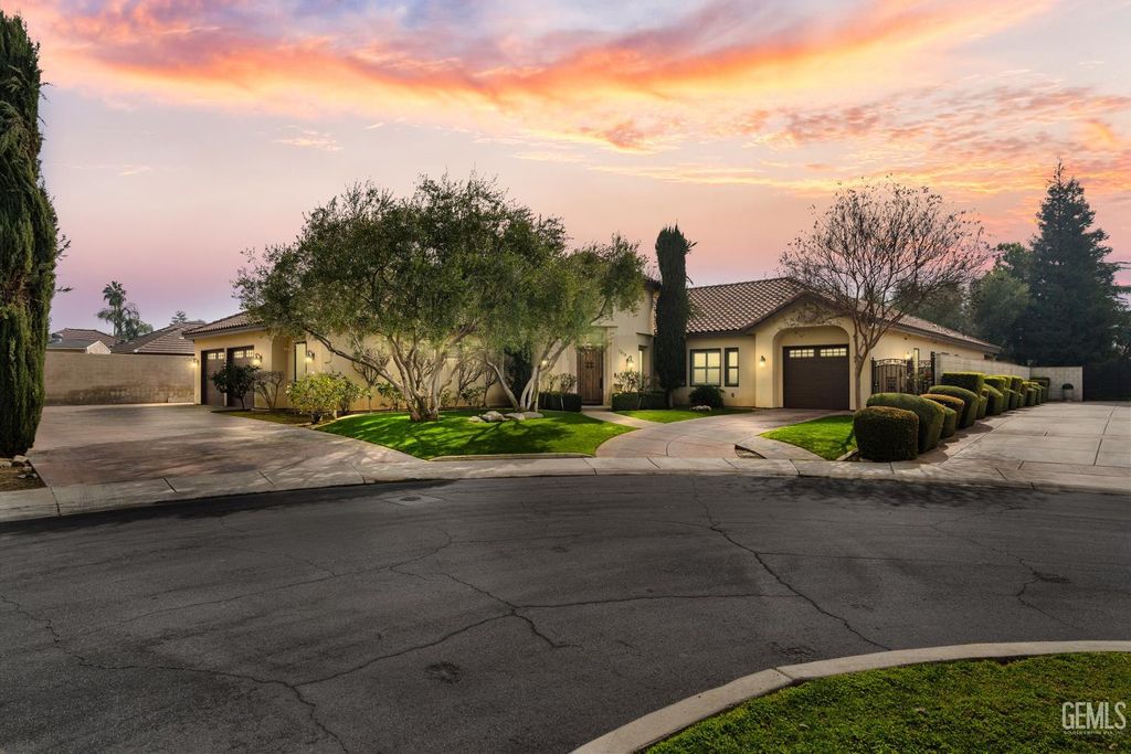 7919 Scarlet Maple Court, Bakersfield, CA 93308