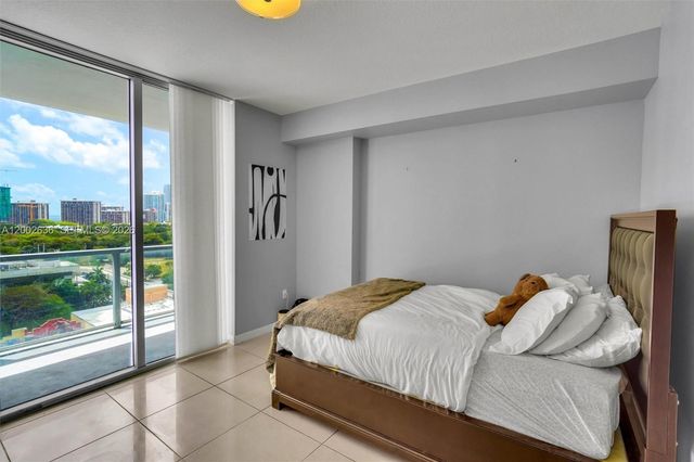 79 SW 12th St 1605, Miami, FL 33130