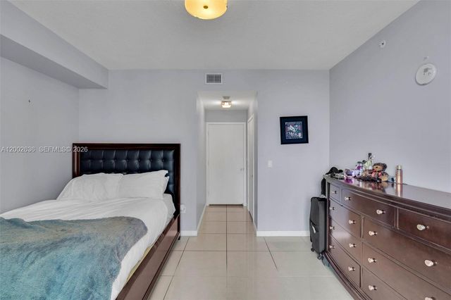 79 SW 12th St 1605, Miami, FL 33130