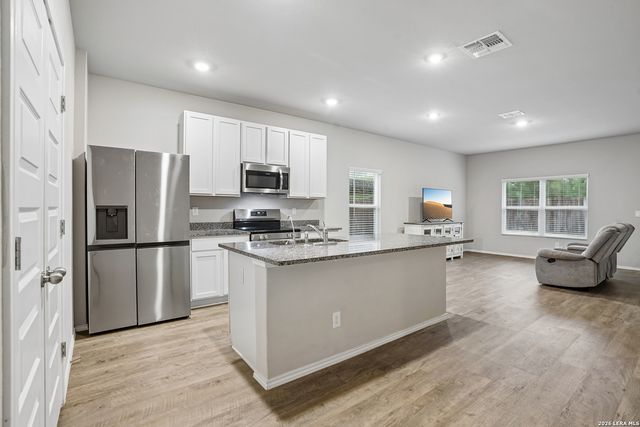 7706 Stud dr, Elmendorf, TX 78112