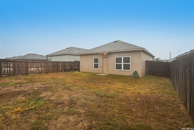 7706 Stud dr, Elmendorf, TX 78112