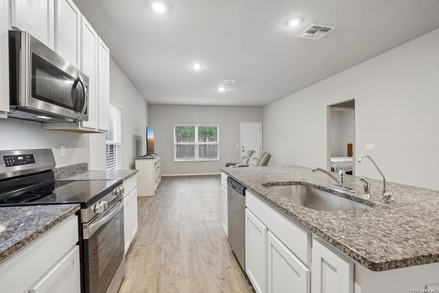 7706 Stud dr, Elmendorf, TX 78112