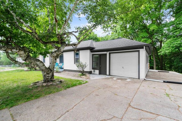 2610 32nd Street, Kentwood, MI 49512