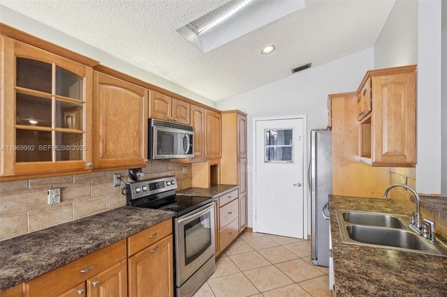 9700 SW 59th St, Cooper City, FL 33328