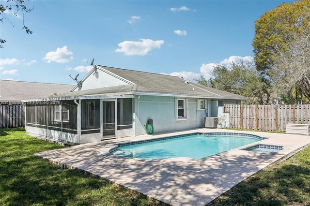 9700 SW 59th St, Cooper City, FL 33328