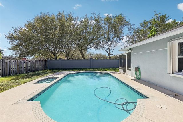 9700 SW 59th St, Cooper City, FL 33328