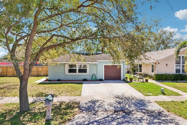 9700 SW 59th St, Cooper City, FL 33328