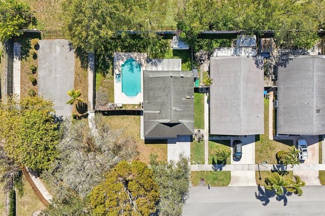 9700 SW 59th St, Cooper City, FL 33328