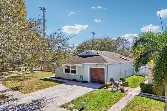 9700 SW 59th St, Cooper City, FL 33328