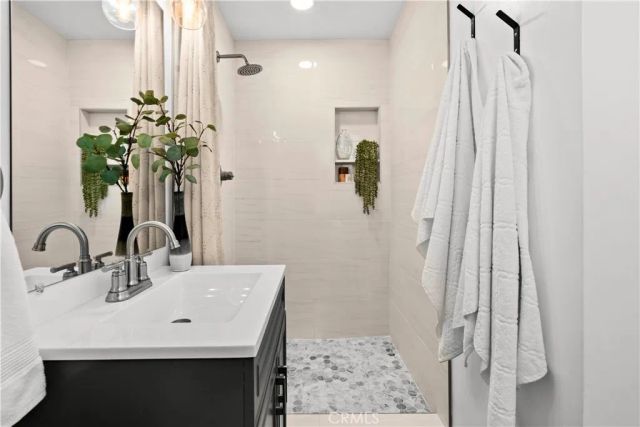 18211 Fairhaven, Santa Ana, CA 92705