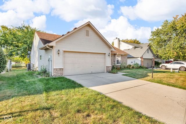 611 E Pine Ridge Drive, Westfield, IN 46074