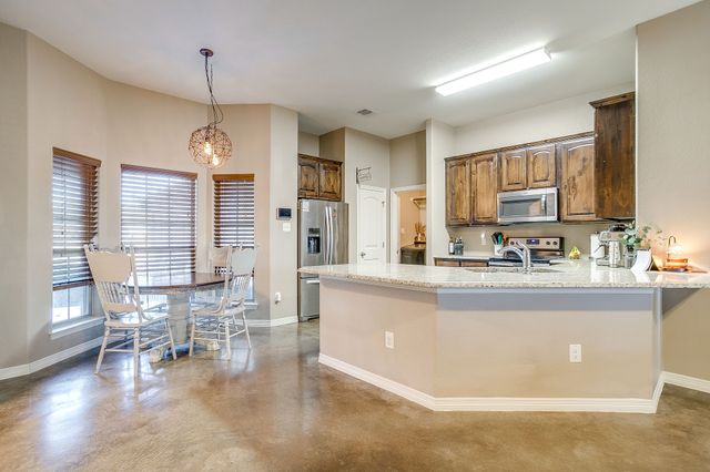 608 Brandt Street, Grandview, TX 76050