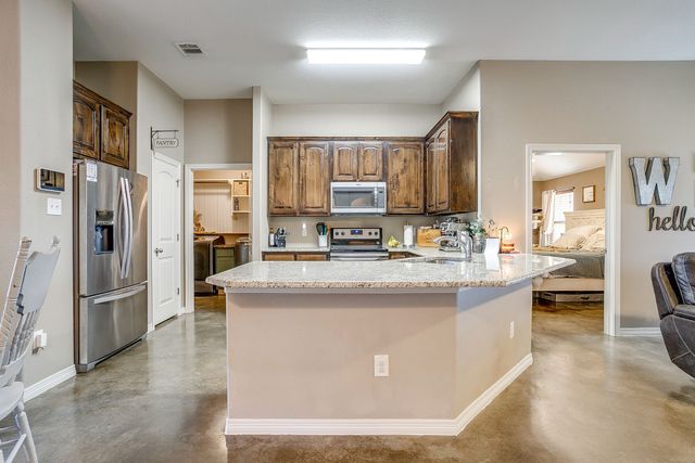 608 Brandt Street, Grandview, TX 76050