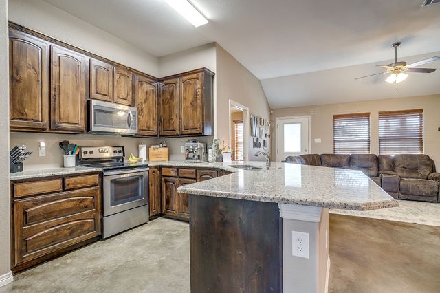 608 Brandt Street, Grandview, TX 76050