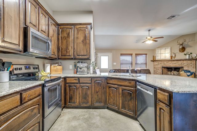 608 Brandt Street, Grandview, TX 76050