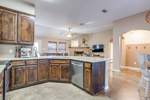 608 Brandt Street, Grandview, TX 76050