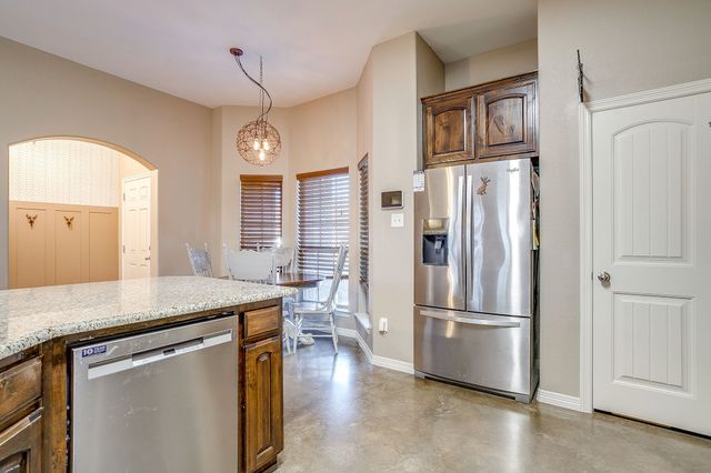 608 Brandt Street, Grandview, TX 76050