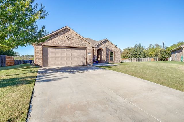 608 Brandt Street, Grandview, TX 76050
