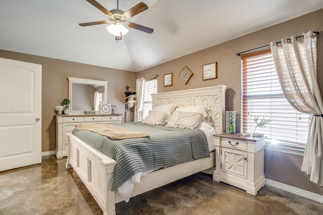 608 Brandt Street, Grandview, TX 76050