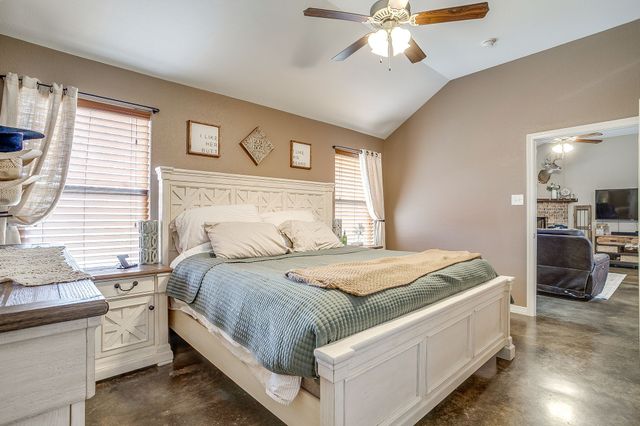 608 Brandt Street, Grandview, TX 76050