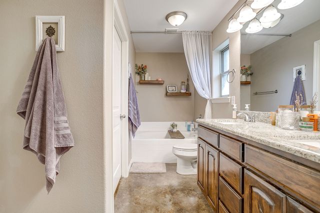 608 Brandt Street, Grandview, TX 76050