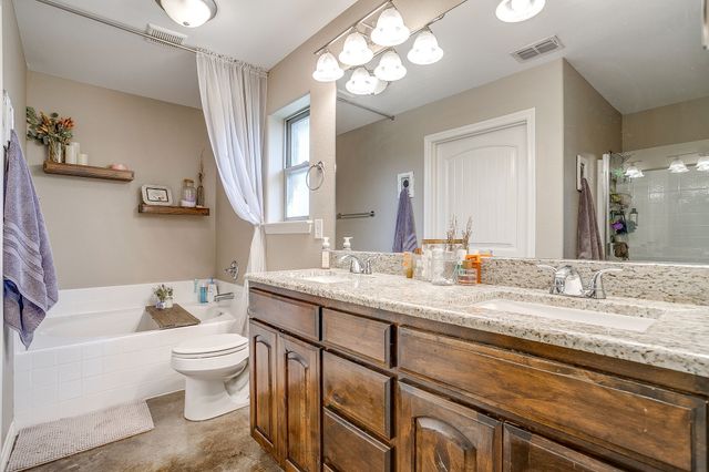 608 Brandt Street, Grandview, TX 76050