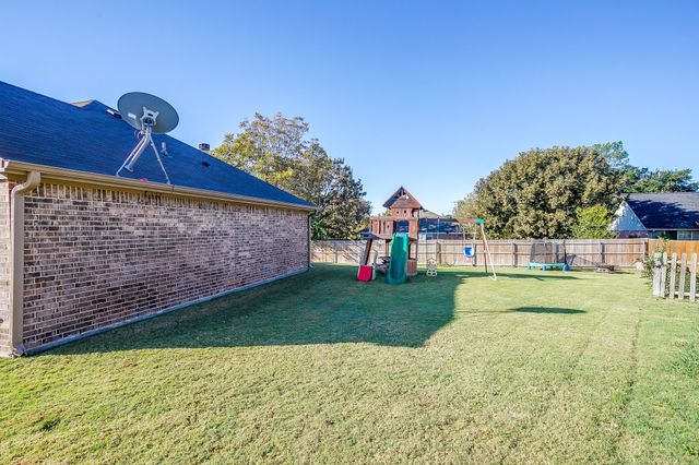 608 Brandt Street, Grandview, TX 76050