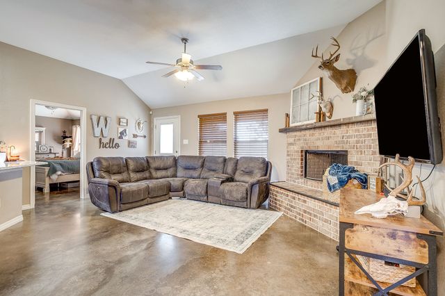 608 Brandt Street, Grandview, TX 76050