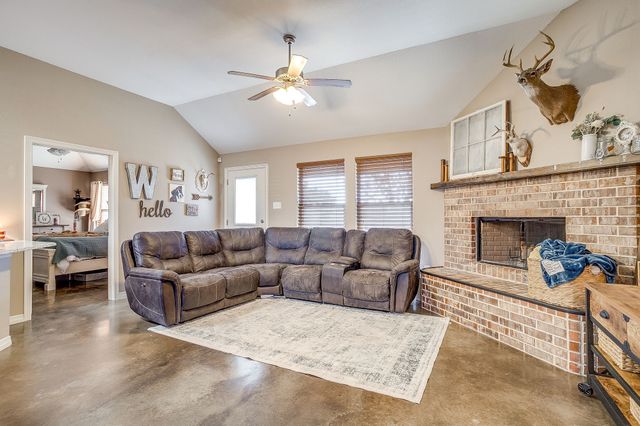 608 Brandt Street, Grandview, TX 76050