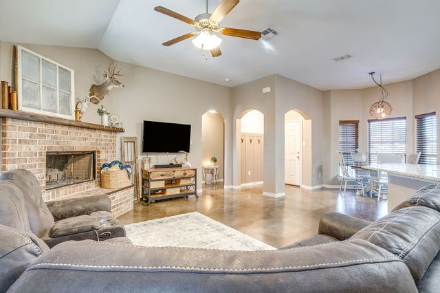 608 Brandt Street, Grandview, TX 76050