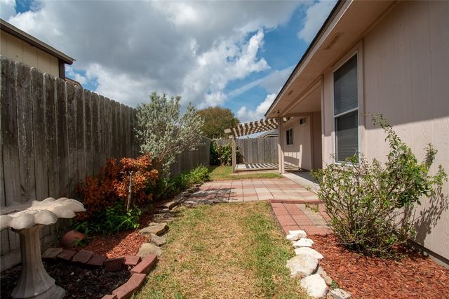 6325 Brianna Cir, Corpus Christi, TX 78414