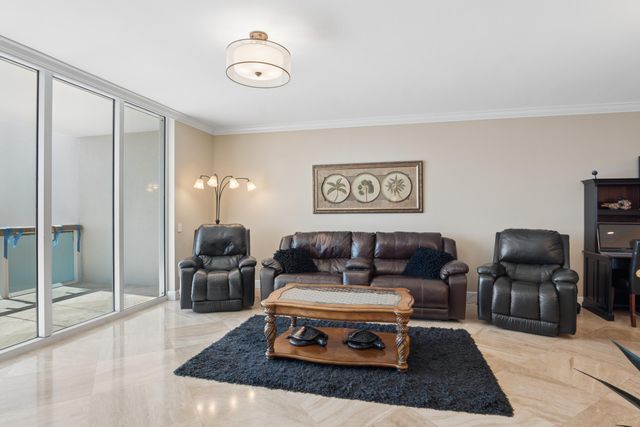 2640 Lake Shore Drive 1811, Riviera Beach, FL 33404