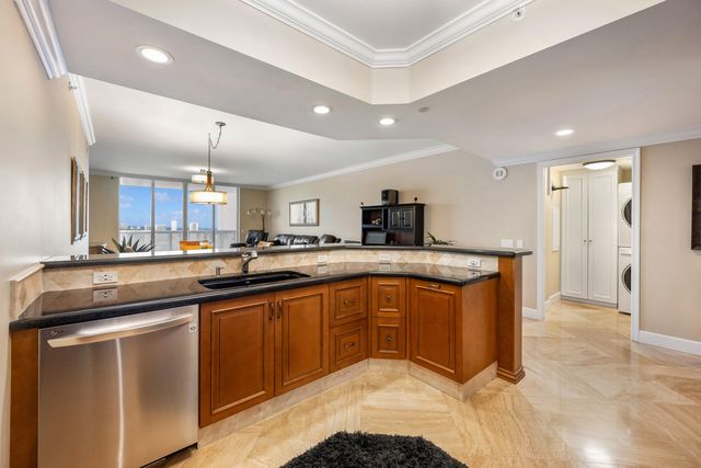 2640 Lake Shore Drive 1811, Riviera Beach, FL 33404