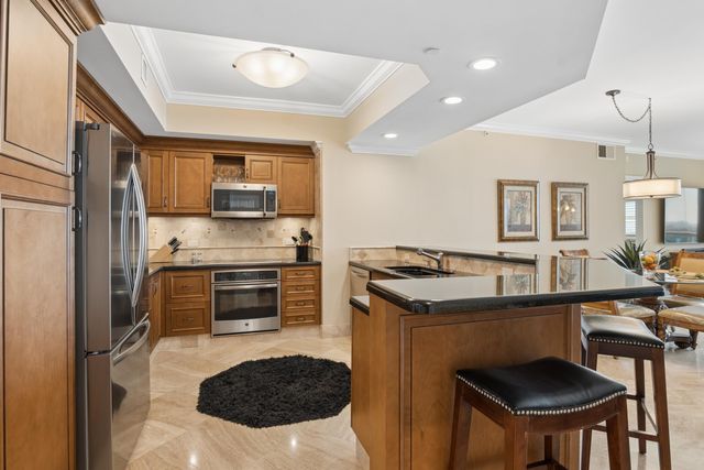 2640 Lake Shore Drive 1811, Riviera Beach, FL 33404